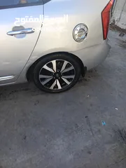  4 كيا كارنز موديل 2011