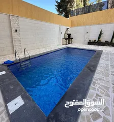  1 شقة شبه ارضي مساحة 190م2 مع مسبح خاص في شارع الجامعة خلف سنترو