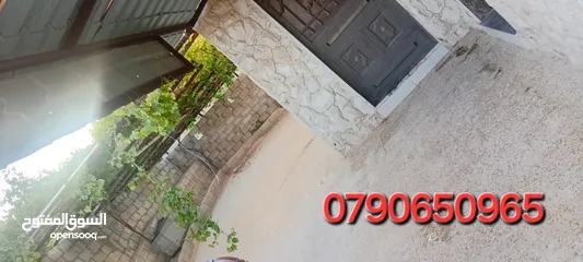  5 ارض للبيع في منطقه رجم الشوك مساحة الارض 3 دنوم و700 متر قوشان مستقل يوجد فيها بيت طابقين جاهز للسكن