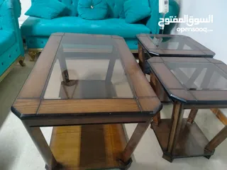  2 طاولة وسط ثلاثية خشب سويد بحالة الوكالة يصلحون لعرسان مع زجاج علوي