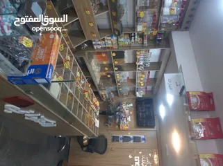  13 محمص للبيع بكامل عدته وبضاعته البيع بداعي السفر والعودة الى سوريا المحمص يعمل بشكل جيد وقابل للتطوير