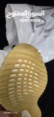  10 shoes Adidas Yeezy original 43وثلث الابيض اصلي والرمادي قياس 44 كوبي  بحاله ممتازه كانه جديد .