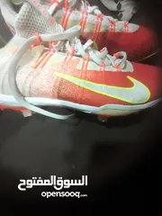  1 حذاء كرة كدم مستعم قليل
