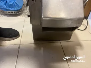  3 ماكنة تقطيع نوع (robot coup CL) فرنسية الصنع بطاطا و خضار و أجبان للمصانع و فنادق و مشاريع كيترنج.