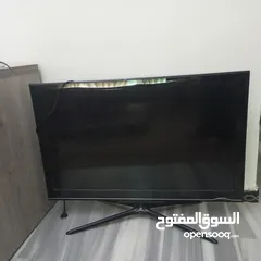  1 شاشه للبيع بدها سمعات ومحروق نصها