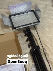  3 اضاءة تصوير من شركة yongnuo اصلي ب3 مختلف الألوان