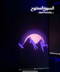  1 شاشه قيمنق تجي بالطول وبالعرض