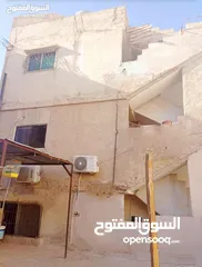  6 عمارة للبيع مكونة من ثلاث طوابق وتسوية  + بيت مستقل