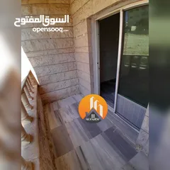  1 شقة طابق اول مع بلكونة ومصعد للإيجار في افضل وارقى المواقع في ضاحية الاقصى واسعة