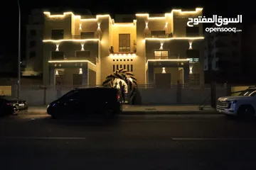  29 اجنحه فندقيه خمس نجوم قريبه من اشاره هيا العقبه منطقه الخامسه شارع الملك عبد الله على الشارع الرئيسي