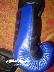  4 قفازات ملاكمة للبيع مستعملة سنة فقط