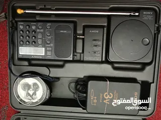  1 راديو SONY نادر جدا ياباني اصلي مع شنطته وكامل معداته