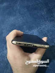  2 ايفون xs لون جولد 256 الجهاز مش مفتوح ولا ملعوب فيه بالمره الباك مكسور ما رضيت أصلحه عشان ما ينفتح