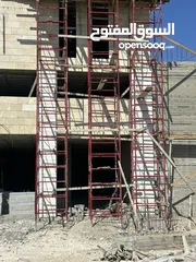  4 اكرو و سلالم مستعمل بحالة الجديد للبيع تصلح لكافة الارتفاعات بتصميم متكامل و مستورد من الصين