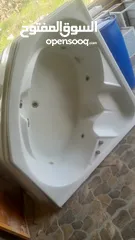  3 جاكوزي شبه جديد للبيع بسعر مغري