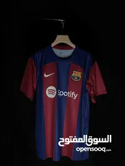  3 ملابس جديدة تيشيرتات نسخة الجماهير ريال مدريد وبرشلونة متوفر جميع المقاسات أفضل الاسعار 4ريال عماني