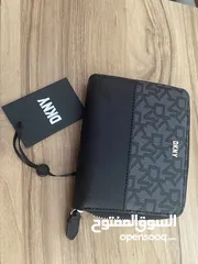  1 شنط DKNYاصليه للبيع وشنطه COACH للبيع