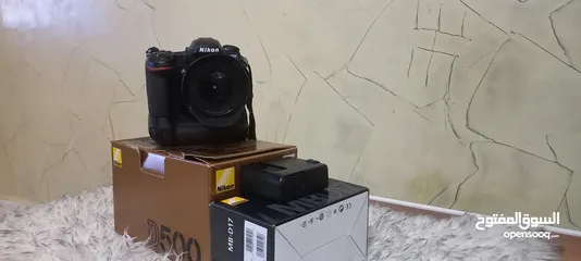  3 نيكون D500  ستعمل شخصي ..خبش لا ..شبه الجديد ..مع عدسة واسعة  وحاملة بطارية مع ممري 128 4k