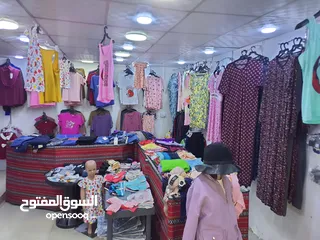  11 محل ألبسه للبيع مع كافة مستلزمات وديكور ولبضاعه او بيع الديكور ولبضاعه بدون المحل