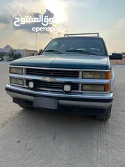  1 CHEVROLET SUBURBAN