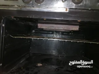  4 غاز بحالة جيدة شغال كامل والشوي شغال الفرن  اللي تحت معطل بحاجة صيانة
