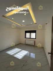  3 لم تسكن - سوبر ديلوكس - 4نوم 2ماستر - ارضية - ترس واسع - قرب الخدمات العامة