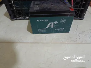  2 بطاريات عدد 5....12V 12A بحال الوكالة استخدام شهر فقط ع أمانة الله جداد ولا فيهم اشي