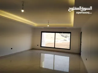  5 شقه للبيع في كريدور عبدون المساحه 300م