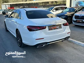  4 Mercedes-Benz E220