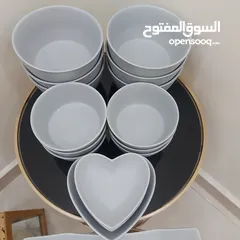  18 طقم صحون وزبادي وكاسات