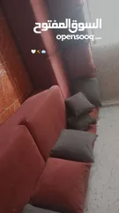  7 طقم كورنر مكون من 6 مقاعد و منجد جديد، لونه الوردي الغامق مع سكني، تفاوض لاشي بسيط مطلوب فيه 110د