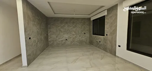  4 شقه مميزه للبيع طابق اول بسعر مغري من المالك مباشره