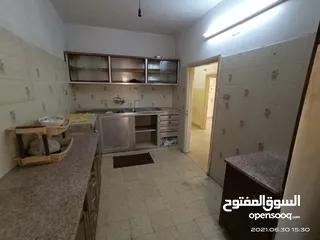  6 شقة للبيع في الهاشمي الشمالي قرب المركز الصحي