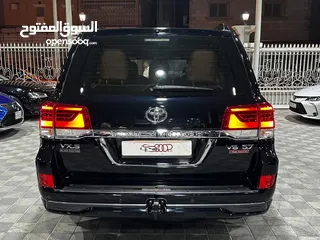  5 Land Cruiser VXS Black Edition