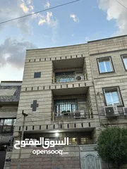  1 بيت للبيع 64 متر مربع في الكرادة - مقابل المسرح الوطني - شارع مشويات ابو علي - قرب كنيسه مار يوسف.