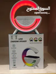  8 سماعة LED لاسلكية مع شاحن مدمج