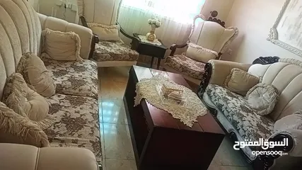  3 كنب تفصيل لون بيج فاتح  للبيع