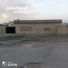  1 مستودع للايجار مغلق من جميع الجهات بوابه ساحه بوابه للمدخل المستودع