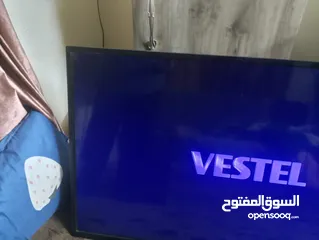  2 شاشه ميزاتها تلفزيون فيستل لانش  حديث 2020 يوجد لديه الريموت و في لا يوجد لدي رسيفر لأنه تلفزيون
