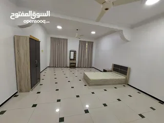  5 غرفة ماستر مفروشة فالدور الأرضي مع مطبخ تحضيري بالقرب من مستشفى السلطاني..