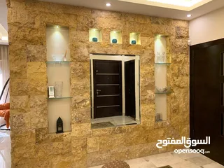  25 شقه مع روف من المالك مباشره بسعر مغري