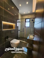  19 شقة طابقية للبيع في حي الصحابة - ref : 14579