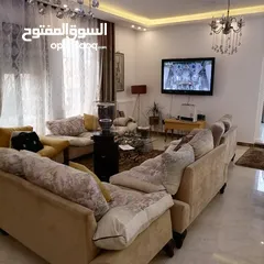  4 فيلا فاخرة مفروشه للايجار من المالك