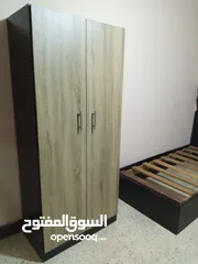  4 غرفة نوم شبابيه تخت وكومدينا وخزانة بحالة الوكالة للبيع بسعر 60