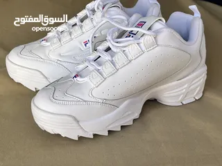  7 •	بوت رياضي أبيض من ماركة Fila اصلي مقاس 40 فقط  • بوت هايكينغ وتسلق اصلي متوفر بمقاسين 39,40
