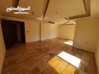  5 شقة  مميزة فارغة للايجار في دير غبار