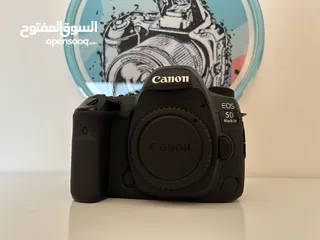  1 كاميرا Canon 5d iv مستعمله بحال الوكاله تماما للبيع