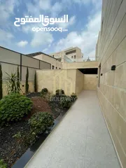  8 شقة أرضية(طابقية) تشطيبات فلل 450م في أرقى مناطق مناطق الظهير / ref 9490