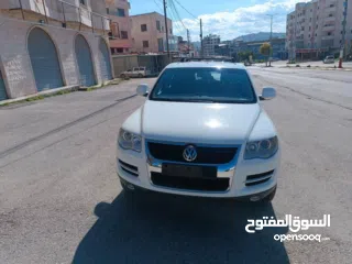  6 فولكس فاجن طوارق 2008 بحالة الوكالة  ماتور ديزل 3000 V6 عداد 145000 جير و ماتور و شصيات 100% وعلى ال