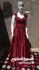  1 فستان مستخدم قليل